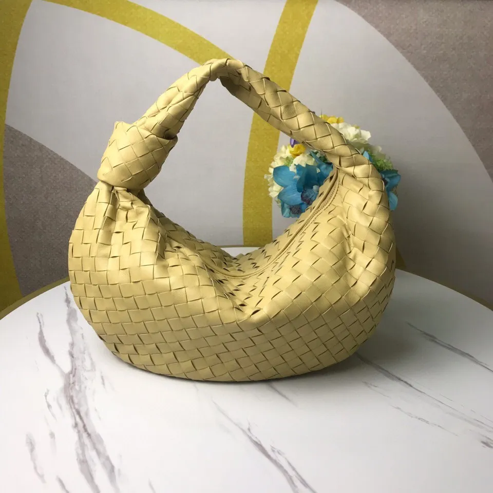 llight yellow